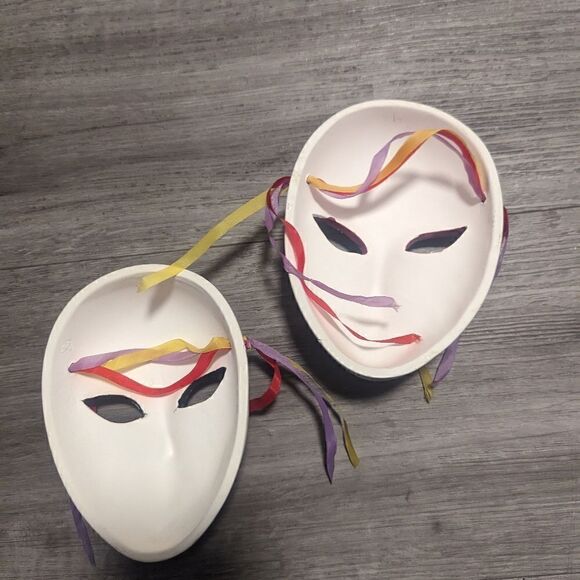 lot #104 Handmade set of 2 Ceramic Butterfly Mardi Gras Masks Glitter Decor - Picture 2 of 7